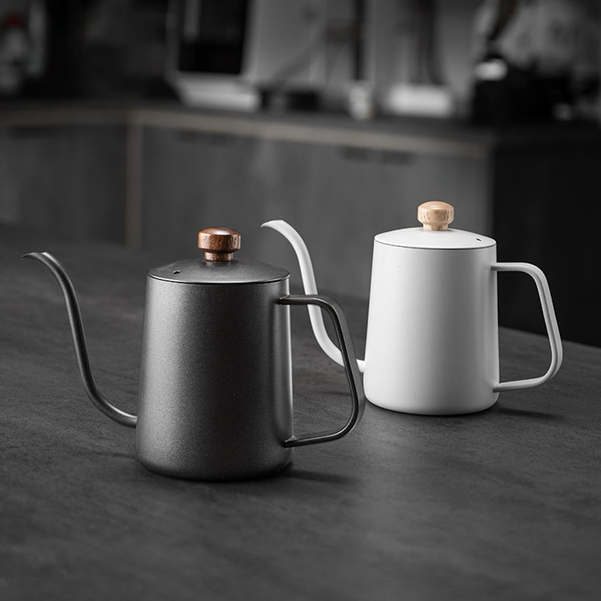 コーヒー ケトル 細口 コーヒーポット ドリップケトル 直火 ih対応 v60 ミニ 小型 目盛り ステンレス製 クルミ材ハンドル 人気 コーヒー やかん アウトドア キャンプ プレゼント ギフト 贈り物 実用容量350ml ブラック
