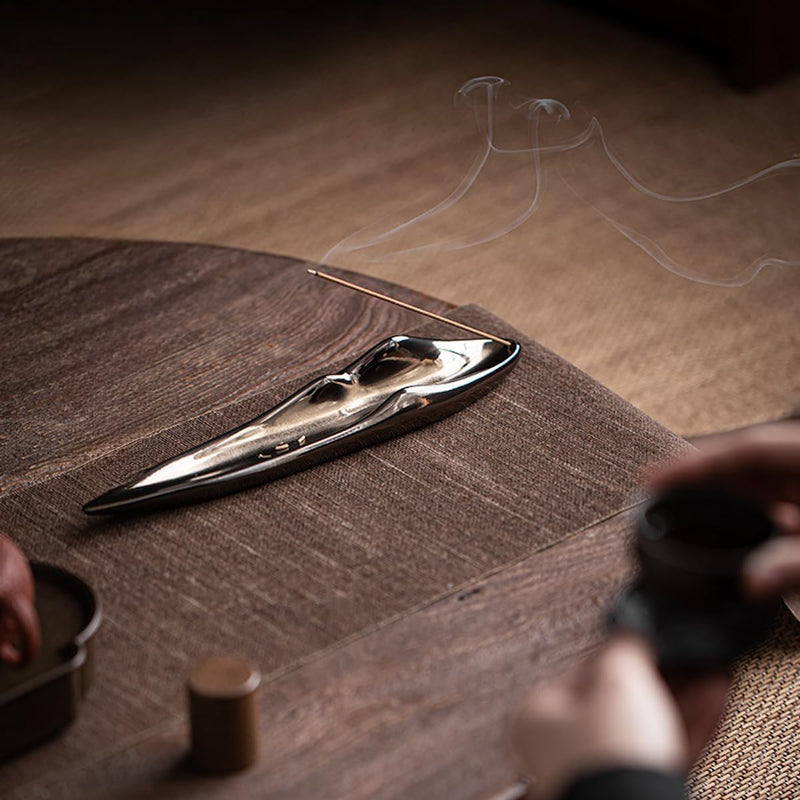 線香立て 灰がこぼれない 横置き 陶器 お香立て ミニ おしゃれ インセンスホルダー 香炉 線香皿 御洒落 人気 仏壇用 睡眠 リラックス 茶室 茶道 瞑想 書斎 長さ25.5cm ブラックゴールド