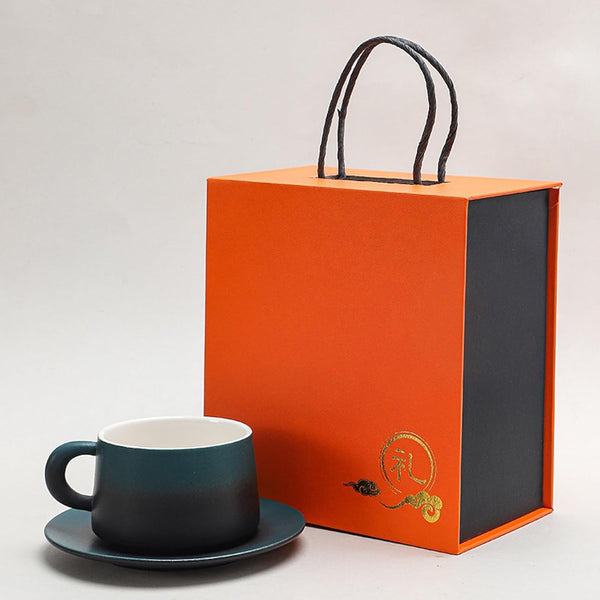 コーヒーカップ 陶器 ソーサー セット セラミック カップアンドソーサー 大容量 ティーカップ 電子レンジ 食洗機対応 コーヒー 珈琲 お茶 ティー 高級 レトロ おしゃれ ソーサー付き 自宅用 カフェ食器 喫茶店 業務用 結婚祝い ギフト 330ml ギフトボックス包装付き グラデーショングリーンブラック KFB09