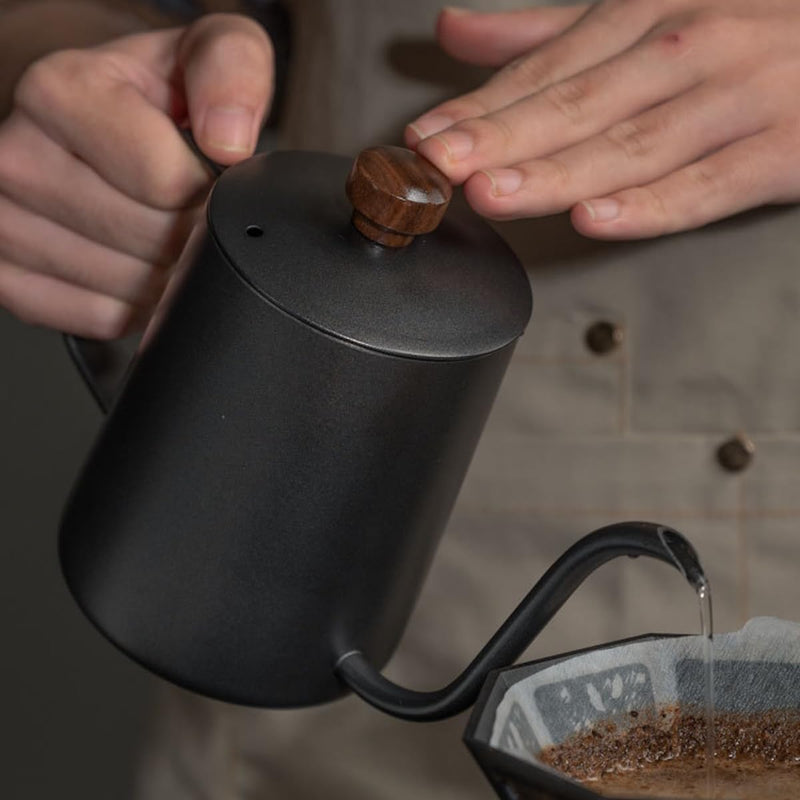 コーヒー ケトル 細口 コーヒーポット ドリップケトル 直火 ih対応 v60 ミニ 小型 目盛り ステンレス製 クルミ材ハンドル 人気 コーヒー やかん アウトドア キャンプ プレゼント ギフト 贈り物 実用容量350ml ブラック