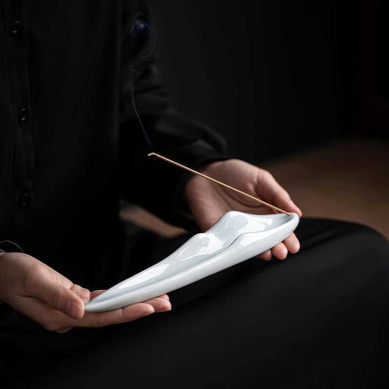 線香立て 灰がこぼれない 横置き 陶器 お香立て ミニ おしゃれ インセンスホルダー 香炉 線香皿 御洒落 人気 仏壇用 睡眠 リラックス 茶室 茶道 瞑想 書斎 長さ25.5cm ブラックゴールド