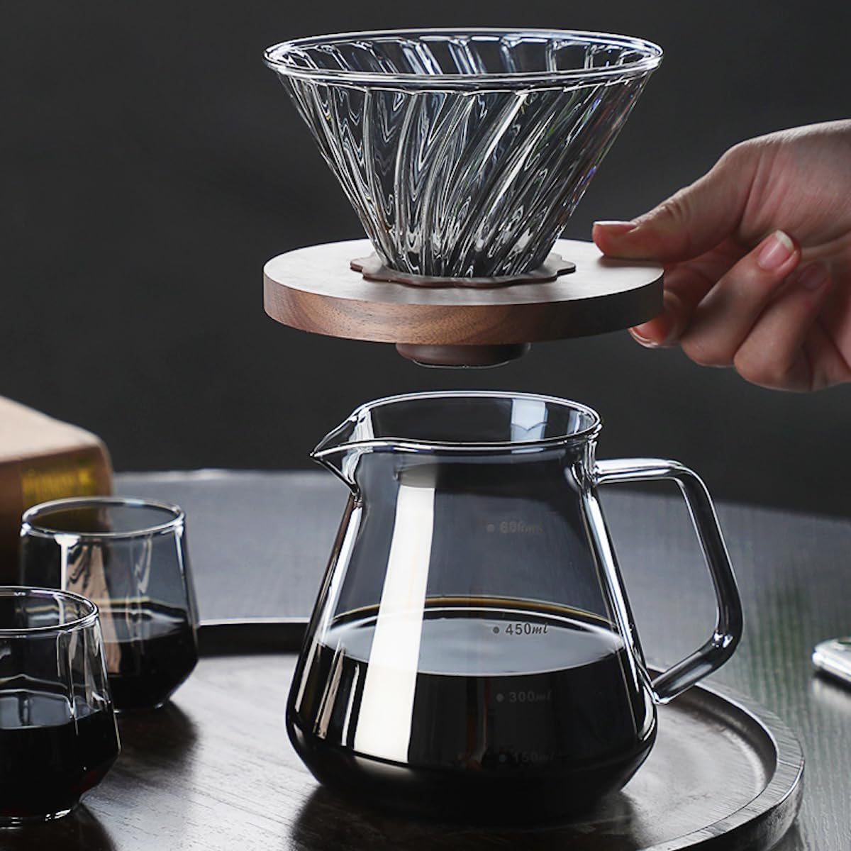 コーヒードリッパー ハンドドリップセット コーヒーサーバー 割れない コーヒー サーバー 高ホウ素シリカガラス材料 耐熱ガラス 直火対応 耐寒性 透明 蓋付き 電子レンジ·食洗機対応 目盛り付き コーヒー用品 使いやすい 洗いやすい 多用途 家用 喫茶店 1~4杯用 600ml グレー