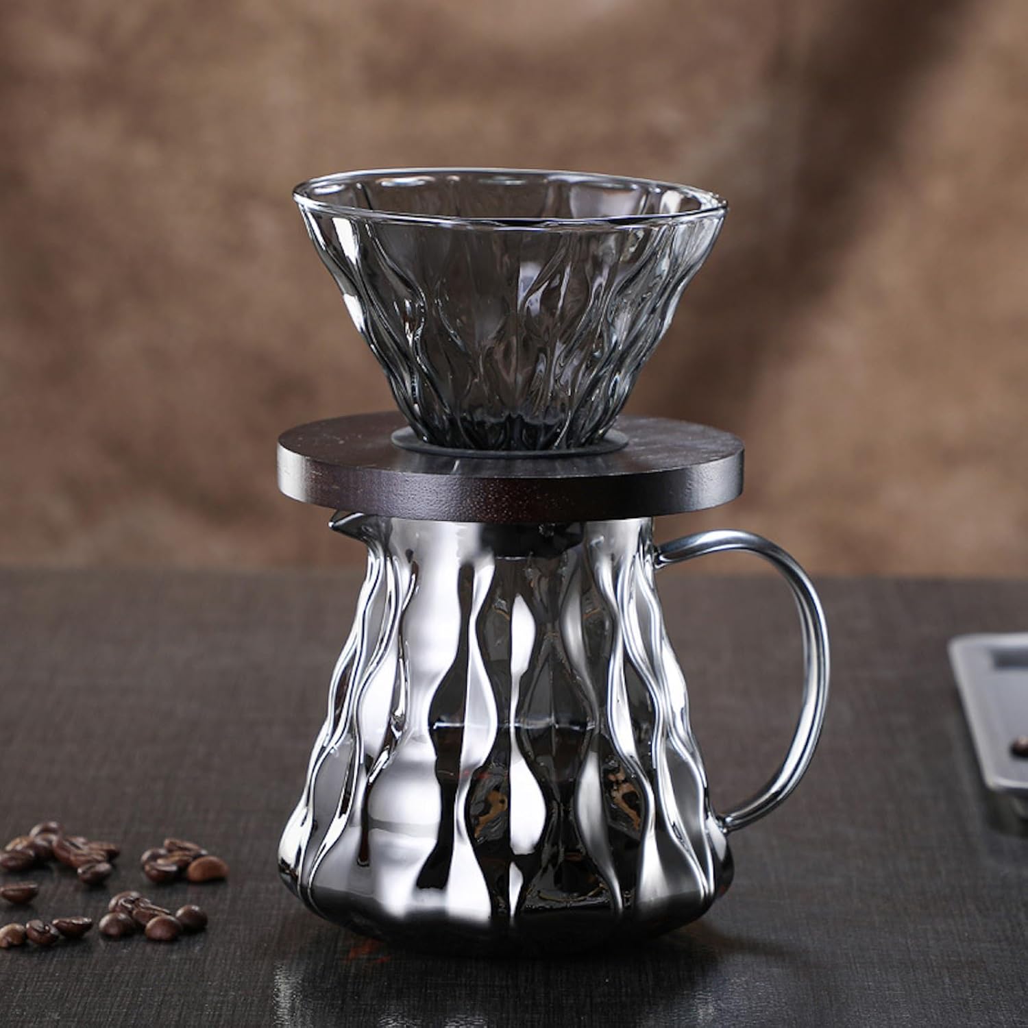 MIYUNO コーヒードリッパー,コーヒーサーバー コーヒードリッパー ハンドドリップセット コーヒーサーバー 割れない 高ホウ素シリカガラス材料 耐熱ガラス 直火対応 耐寒性 クルミ材 ドリッパー 電子レンジ·食洗機対応 コーヒー用品 使いやすい 洗いやすい 多用途 家用 喫茶店 1~4杯用 500ml グレー