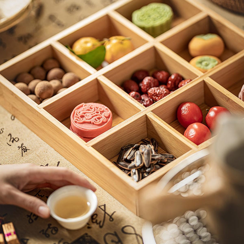 トレー お盆 竹製 滑らないトレー 天然竹 多目的トレイ 小物入れ 北欧 トレイ カフェトレー コースター 茶托 ティートレー 前菜プレート ランチョン お膳 お茶 食事用 卓上用トレイ 定食用 多機能 便利 家庭用 業務用 9グリッド 30.8×30.8×5cm