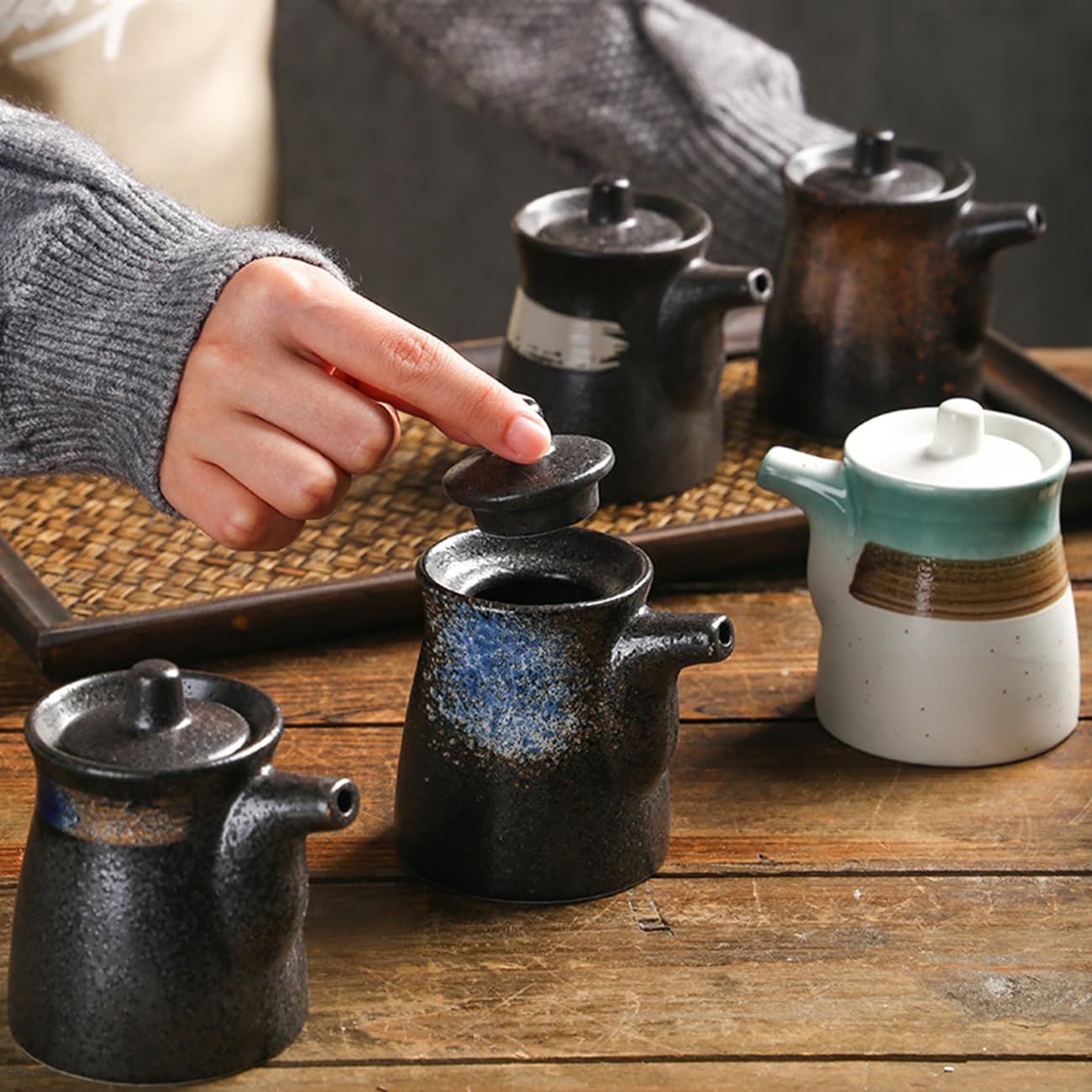 MIYUNO 陶器 醤油 醤油差し 陶器製 和風 ソース 調味料入れ しょうゆ差し おしゃれ ドレッシング ボトル 調味料ポット 和食器 料理 酢 油入れ オイル容器 料理用 サラダ 高温耐性 漏れ防止 200ml 食卓用 刺身 ラーメン プレゼント カラー4