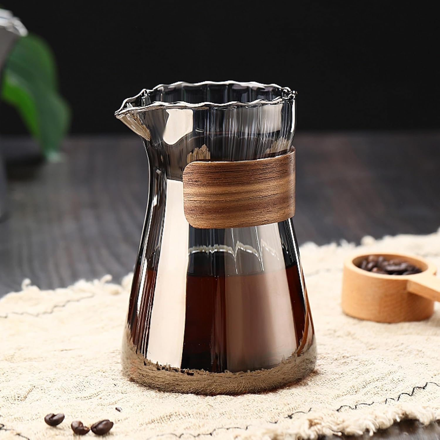 コーヒーサーバー 割れない コーヒー サーバー 高ホウ素シリカガラス 耐熱ガラス 直火対応 耐寒性 クルミ材 コーヒーポット 透明 割れないコーヒーサーバー 電子レンジ 食洗機対応 コーヒー用品 使いやすい 洗いやすい 多用途 家用 喫茶店 1~3杯用 500ml ストライプ