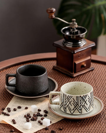 コーヒーカップ 陶器 ソーサー セット セラミック カップアンドソーサー 大容量 ティーカップ 電子レンジ 食洗機対応 コーヒー 珈琲 お茶 ティー 高級 レトロ おしゃれ ソーサー付き 自宅用 カフェ食器 喫茶店 業務用 結婚祝い ギフト 260ml G柄 KFB04