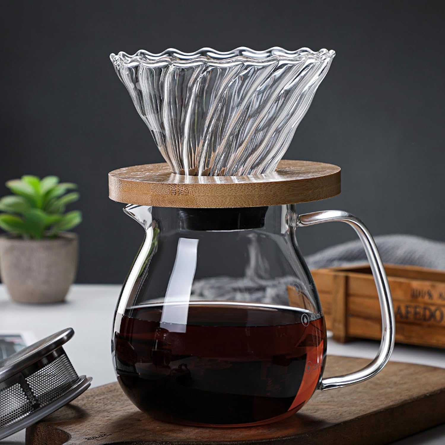 コーヒードリッパー ハンドドリップセット コーヒーサーバー 割れない コーヒー サーバー 高ホウ素シリカガラス材料 耐熱ガラス 直火対応 耐寒性 透明 電子レンジ·食洗機対応 目盛り付き コーヒー用品 使いやすい 洗いやすい 多用途 家用 喫茶店 1~2杯用 300ml