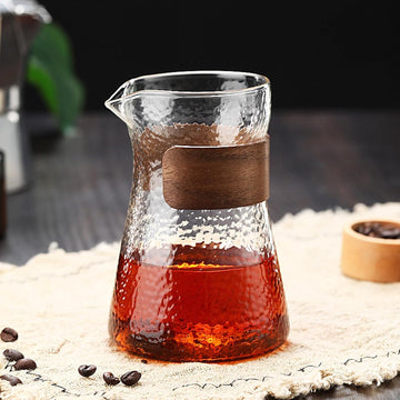MIYUNO コーヒードリッパー,コーヒーサーバー コーヒーサーバー 割れない コーヒー サーバー 高ホウ素シリカガラス 耐熱ガラス 直火対応 耐寒性 クルミ材 コーヒーポット 透明 割れないコーヒーサーバー 電子レンジ 食洗機対応 コーヒー用品 使いやすい 洗いやすい 多用途 家用 喫茶店 1~3杯用 500ml 槌目ガラス グレー