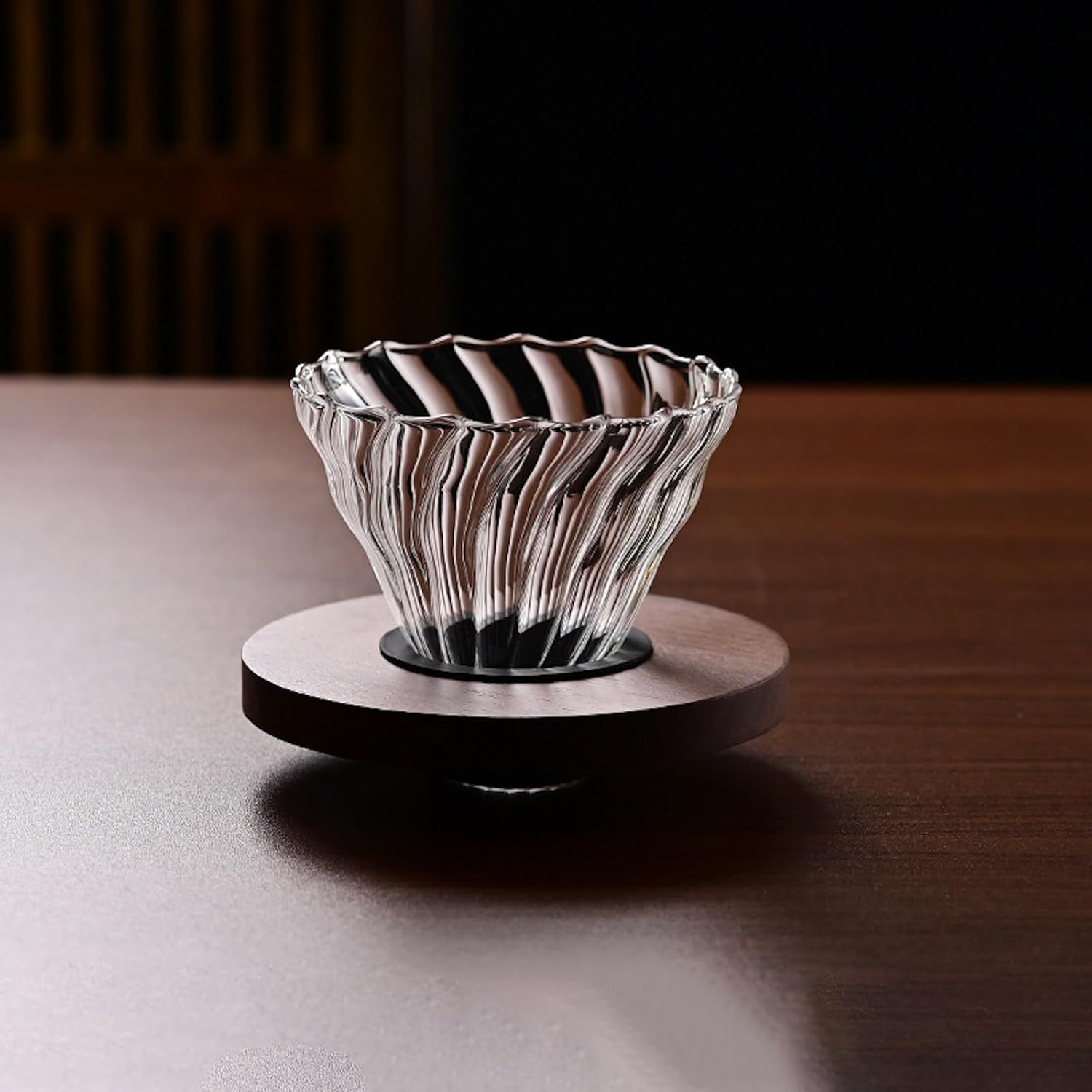 MIYUNO コーヒードリッパー,コーヒーサーバー コーヒーサーバー コーヒードリッパー ハンドドリップセット 割れない コーヒー サーバー 高ホウ素シリカガラス材料 耐熱ガラス 直火対応 耐寒性 透明 蓋付き 木製ハンドル 電子レンジ·食洗機対応 目盛り付き コーヒー用品 使いやすい 洗いやすい 多用途 家用 喫茶店 1~4杯用 500ml