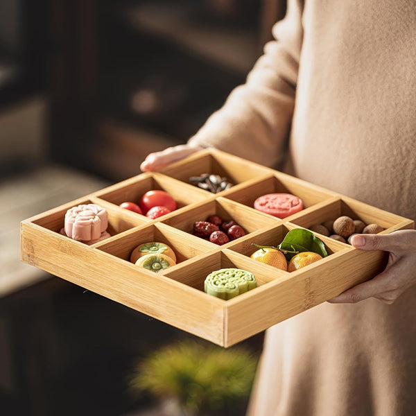 トレー お盆 竹製 滑らないトレー 天然竹 多目的トレイ 小物入れ 北欧 トレイ カフェトレー コースター 茶托 ティートレー 前菜プレート ランチョン お膳 お茶 食事用 卓上用トレイ 定食用 多機能 便利 家庭用 業務用 9グリッド 30.8×30.8×5cm