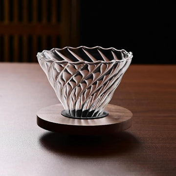 MIYUNO コーヒードリッパー,コーヒーサーバー コーヒーサーバー コーヒードリッパー ハンドドリップセット 割れない コーヒー サーバー 高ホウ素シリカガラス材料 耐熱ガラス 直火対応 耐寒性 透明 蓋付き 木製ハンドル 電子レンジ·食洗機対応 目盛り付き コーヒー用品 使いやすい 洗いやすい 多用途 家用 喫茶店 1~4杯用 500ml