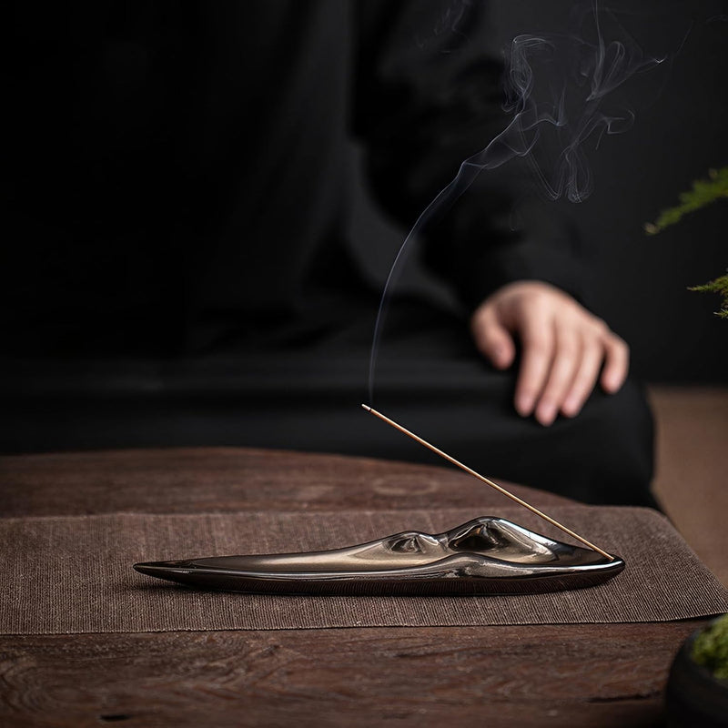 線香立て 灰がこぼれない 横置き 陶器 お香立て ミニ おしゃれ インセンスホルダー 香炉 線香皿 御洒落 人気 仏壇用 睡眠 リラックス 茶室 茶道 瞑想 書斎 長さ25.5cm ブラックゴールド