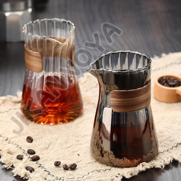 MIYUNO コーヒードリッパー,コーヒーサーバー コーヒーサーバー 割れない コーヒー サーバー 高ホウ素シリカガラス 耐熱ガラス 直火対応 耐寒性 クルミ材 コーヒーポット 透明 割れないコーヒーサーバー 電子レンジ 食洗機対応 コーヒー用品 使いやすい 洗いやすい 多用途 家用 喫茶店 1~3杯用 500ml 槌目ガラス グレー